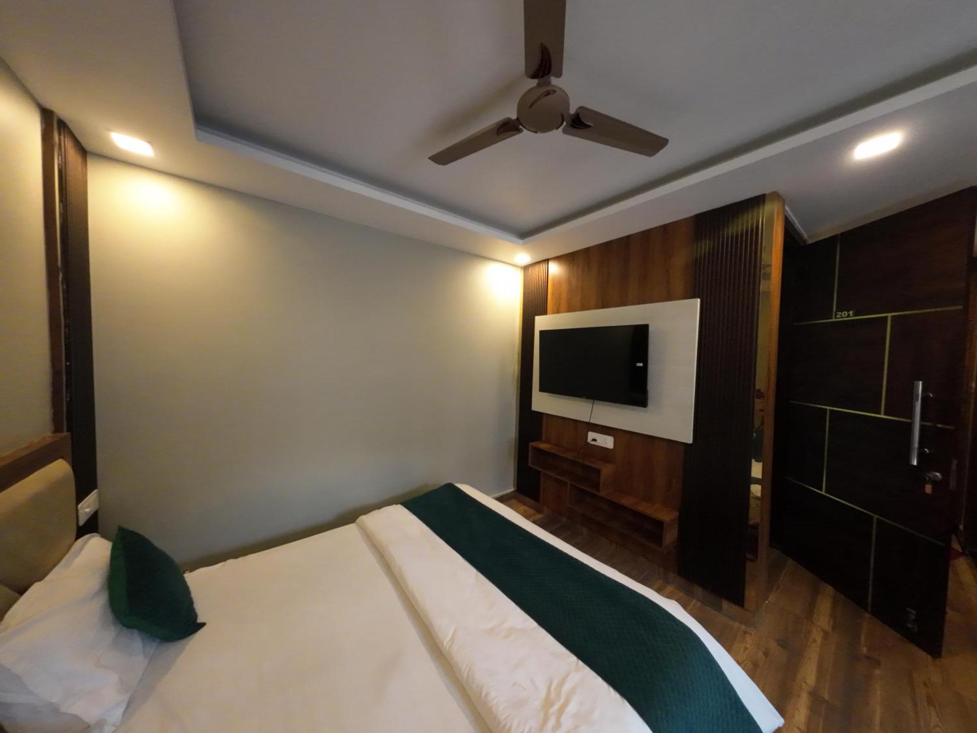 Hotel Hostel Vimal Ganga ริชิเคช ภายนอก รูปภาพ